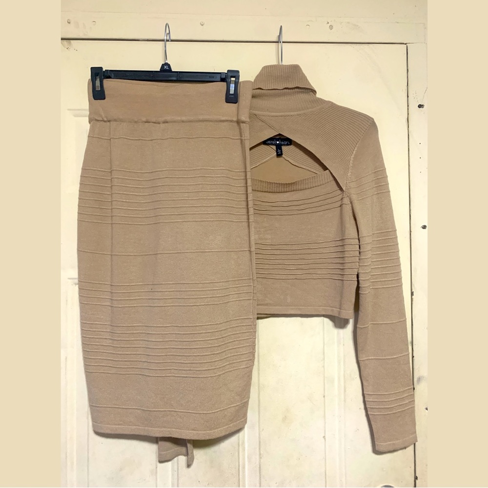 Key-hole neck 2-piece set